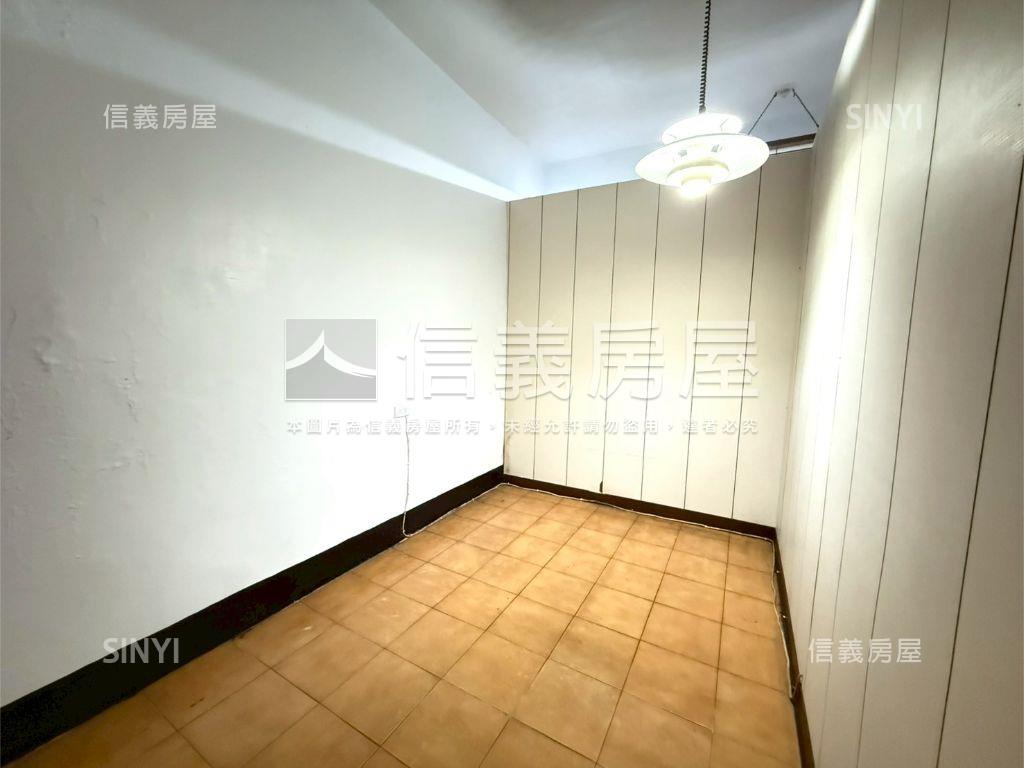 中正路低總透天房屋室內格局與周邊環境