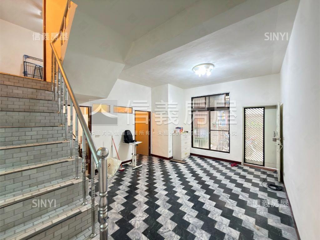 中正路低總價漂亮透天房屋室內格局與周邊環境