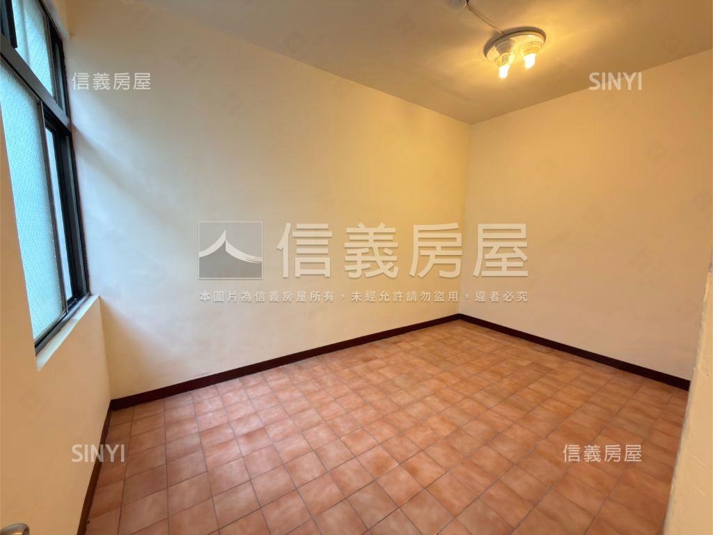 中正路低總價漂亮透天房屋室內格局與周邊環境