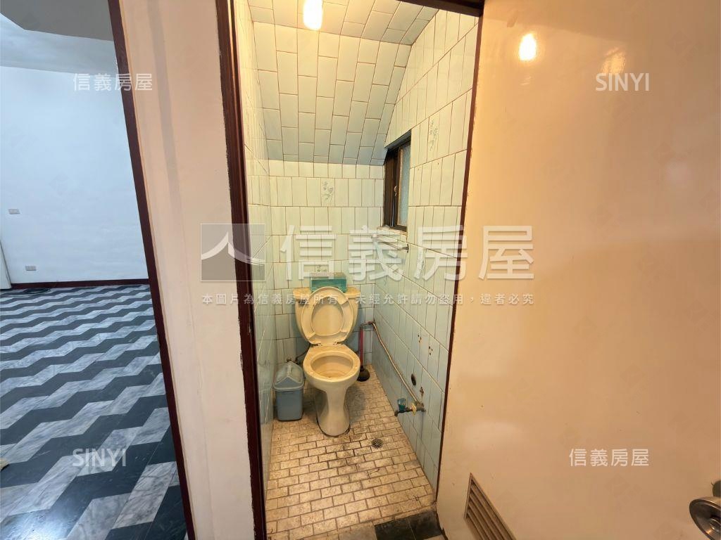 中正路低總價漂亮透天房屋室內格局與周邊環境