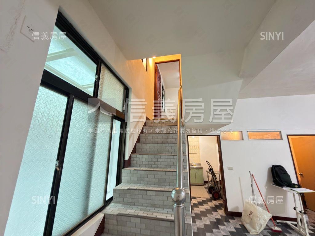 中正路低總價漂亮透天房屋室內格局與周邊環境