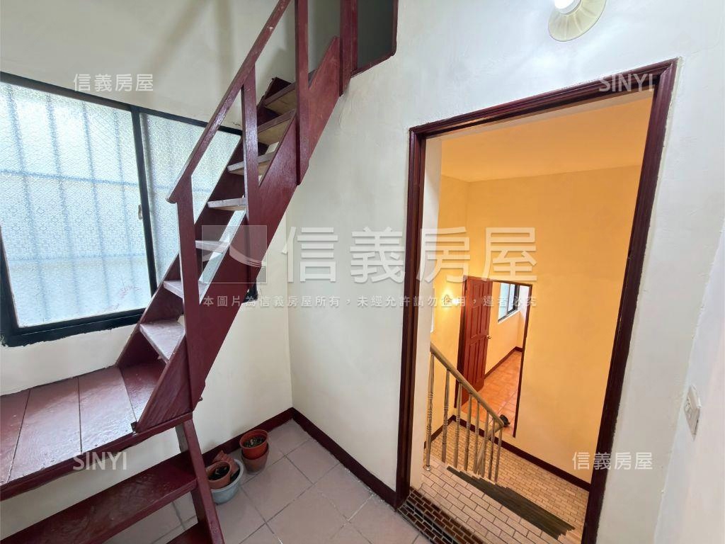 中正路低總價漂亮透天房屋室內格局與周邊環境