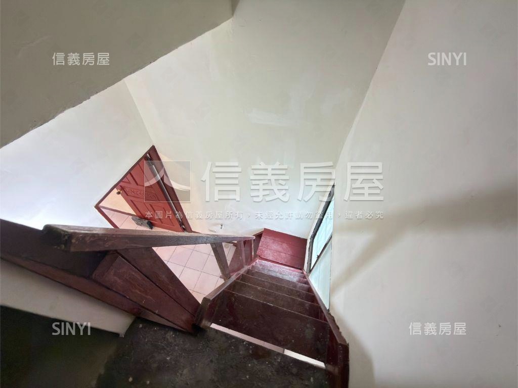 中正路低總價漂亮透天房屋室內格局與周邊環境