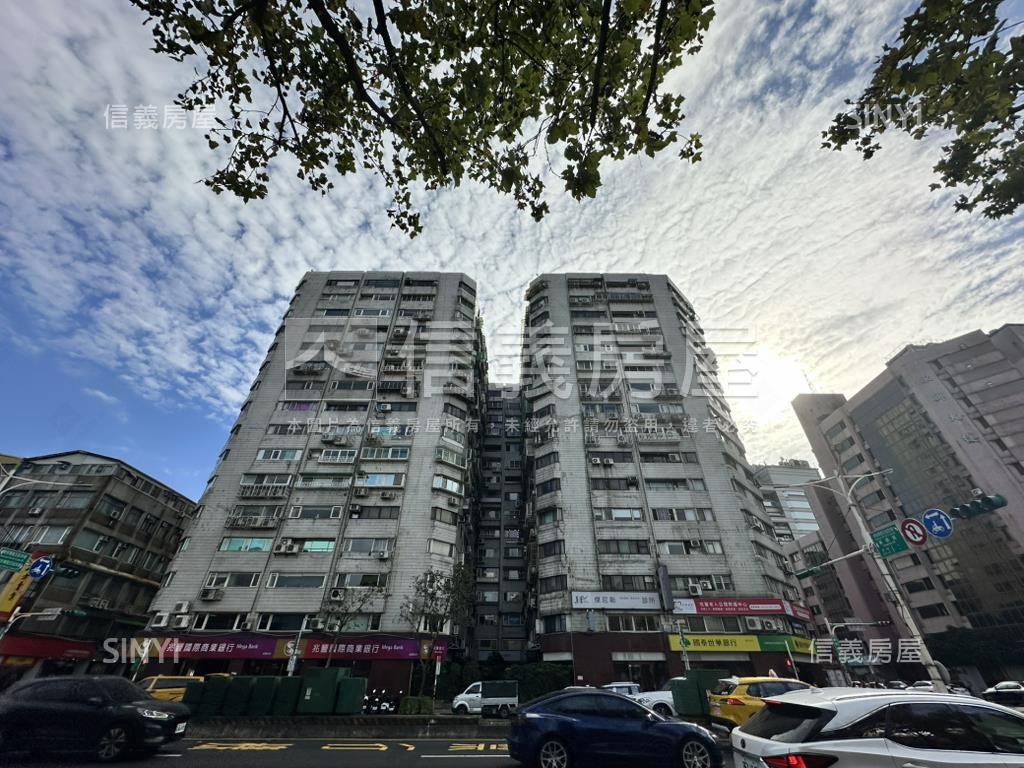 電梯三房之銀行在我家樓下房屋室內格局與周邊環境