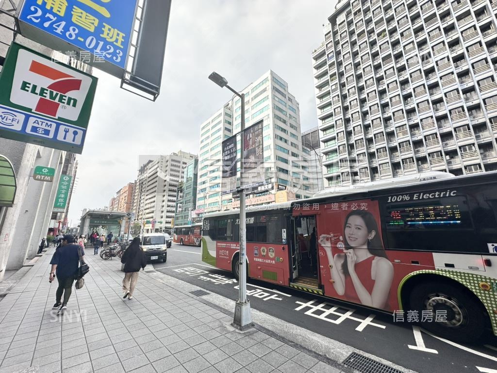 電梯三房之銀行在我家樓下房屋室內格局與周邊環境