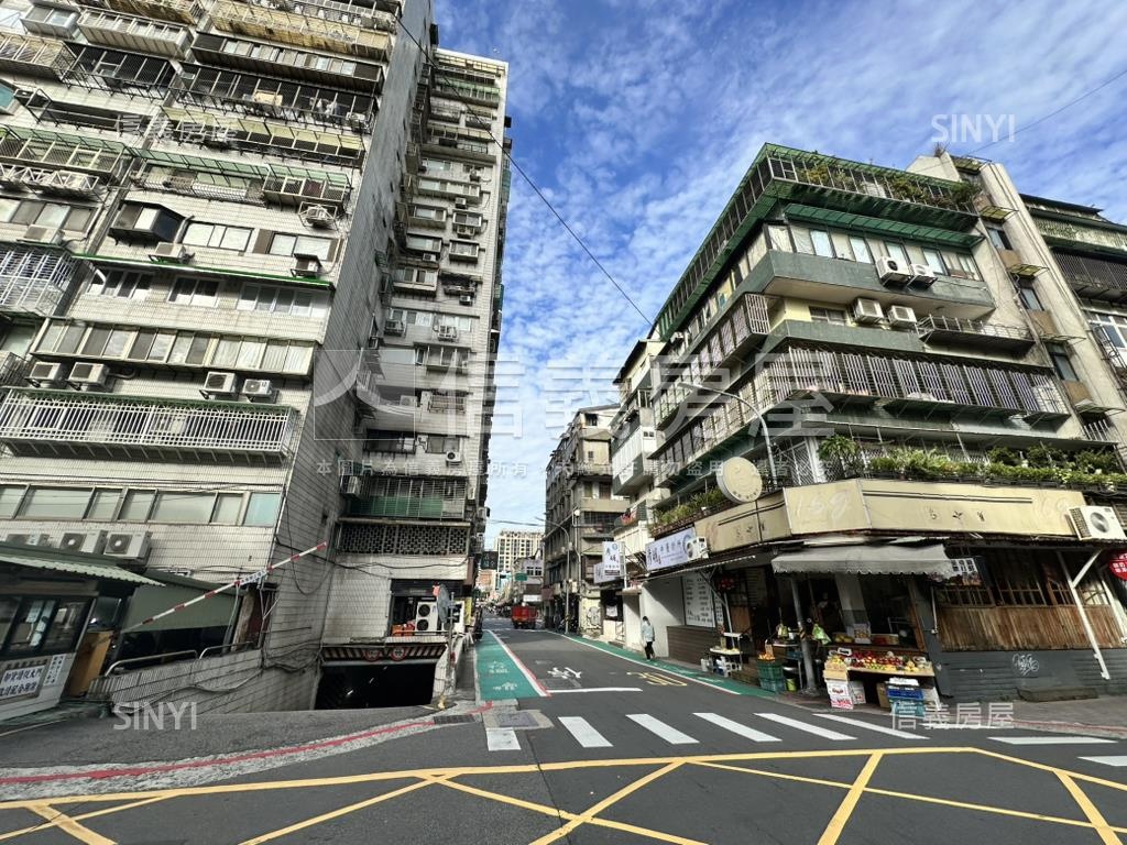 電梯三房之銀行在我家樓下房屋室內格局與周邊環境