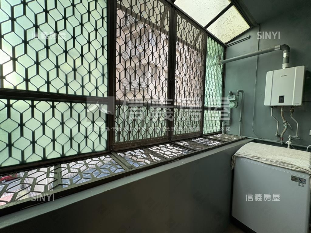 專任三民公園美寓車位房屋室內格局與周邊環境