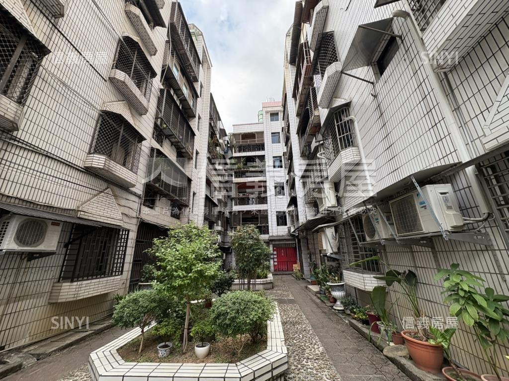 專任三民公園美寓有車位房屋室內格局與周邊環境