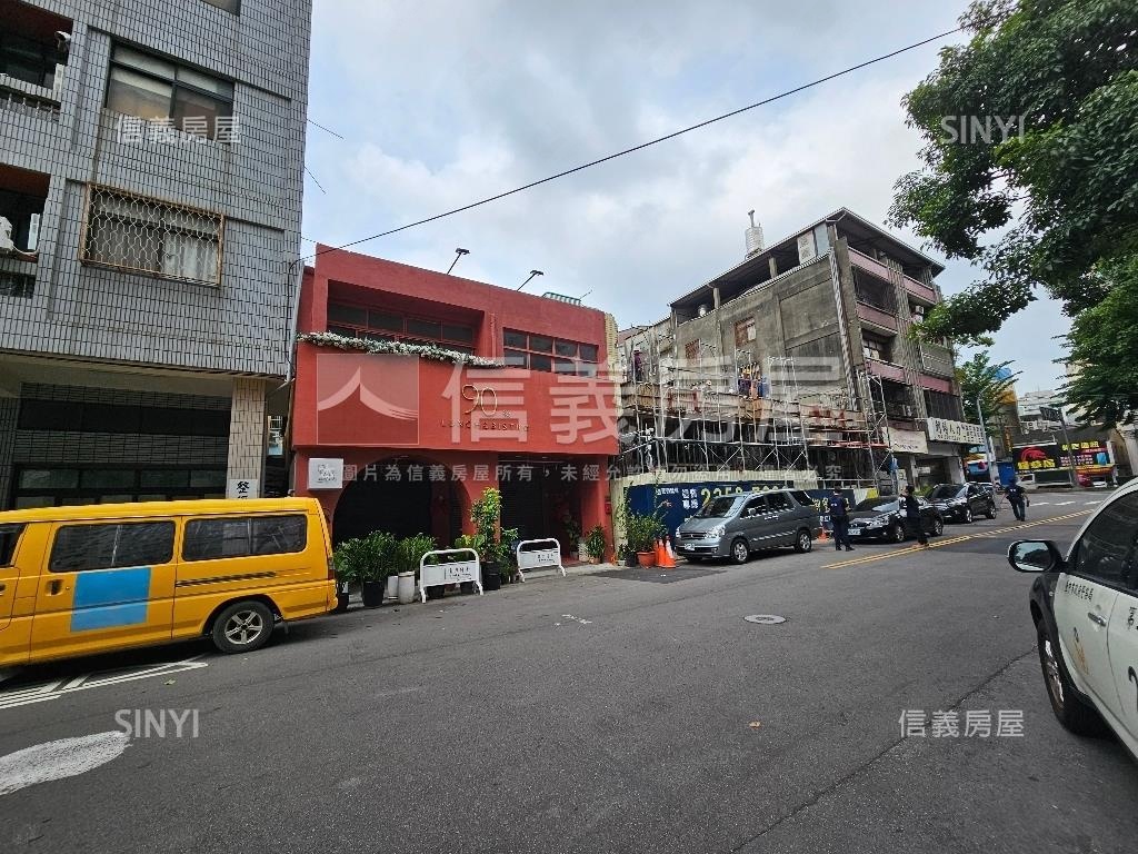 北區臨路８米面寬美透店房屋室內格局與周邊環境