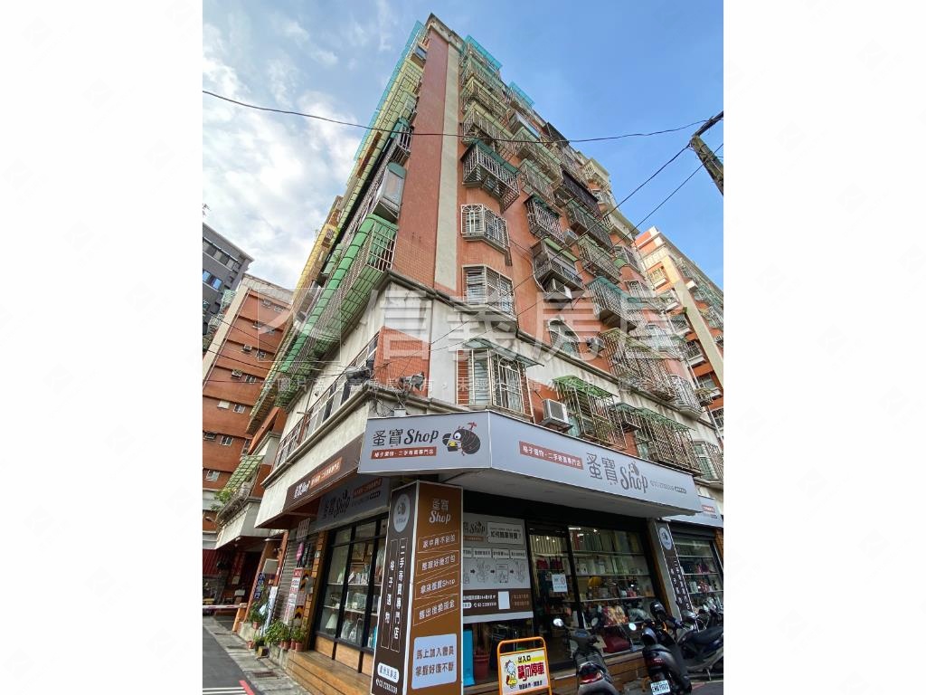 佳昌裝潢三房一和室房屋室內格局與周邊環境