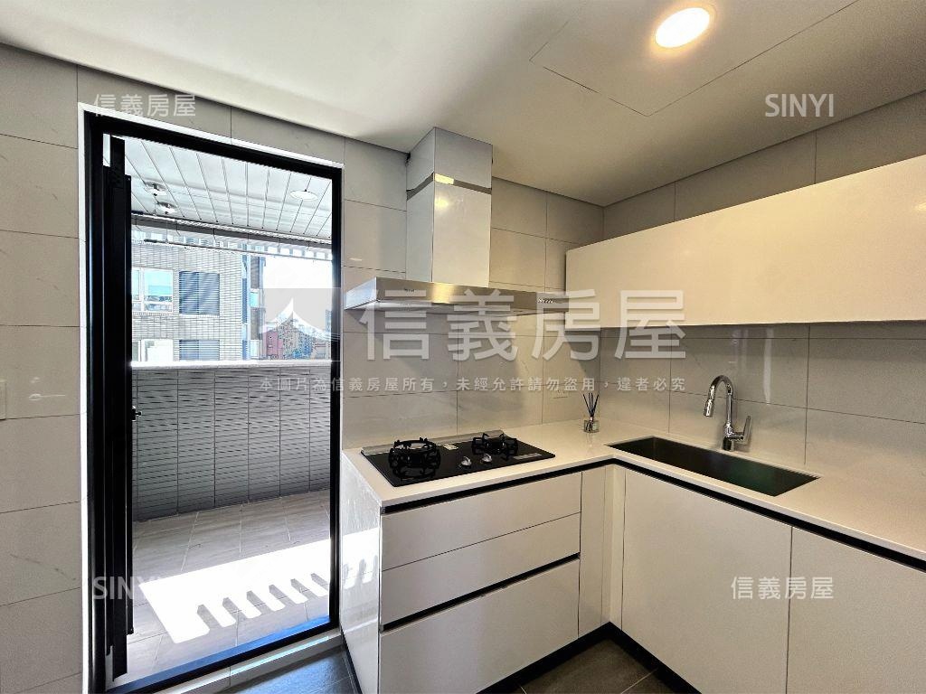 耕玉。四面採光三房坡車房屋室內格局與周邊環境