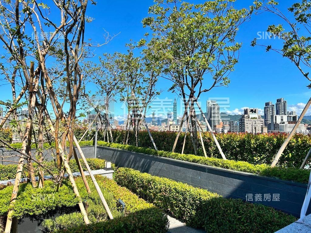 耕玉。四面採光三房坡車房屋室內格局與周邊環境