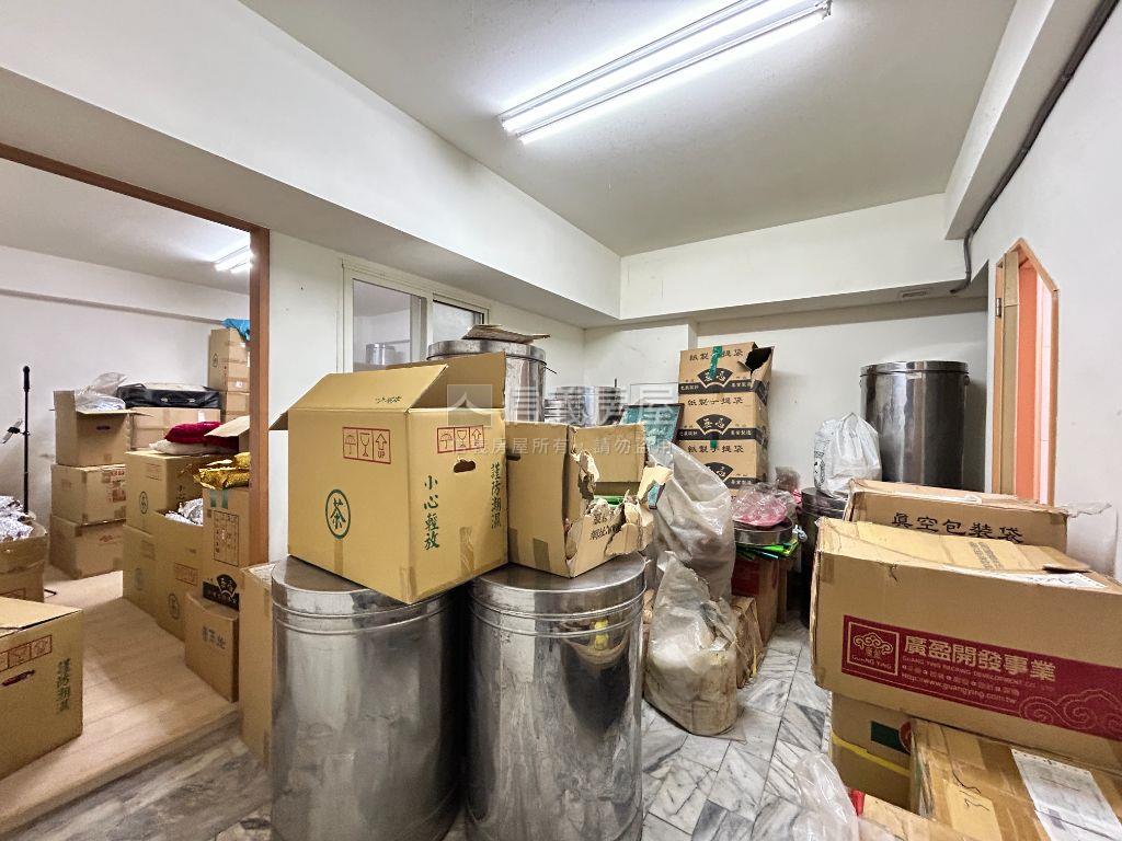 民生社區大面寬金店面房屋室內格局與周邊環境