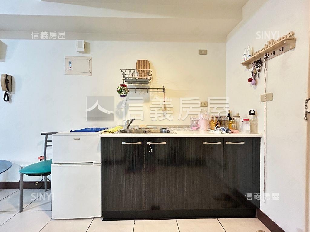 西區精誠商圈採光大套房房屋室內格局與周邊環境