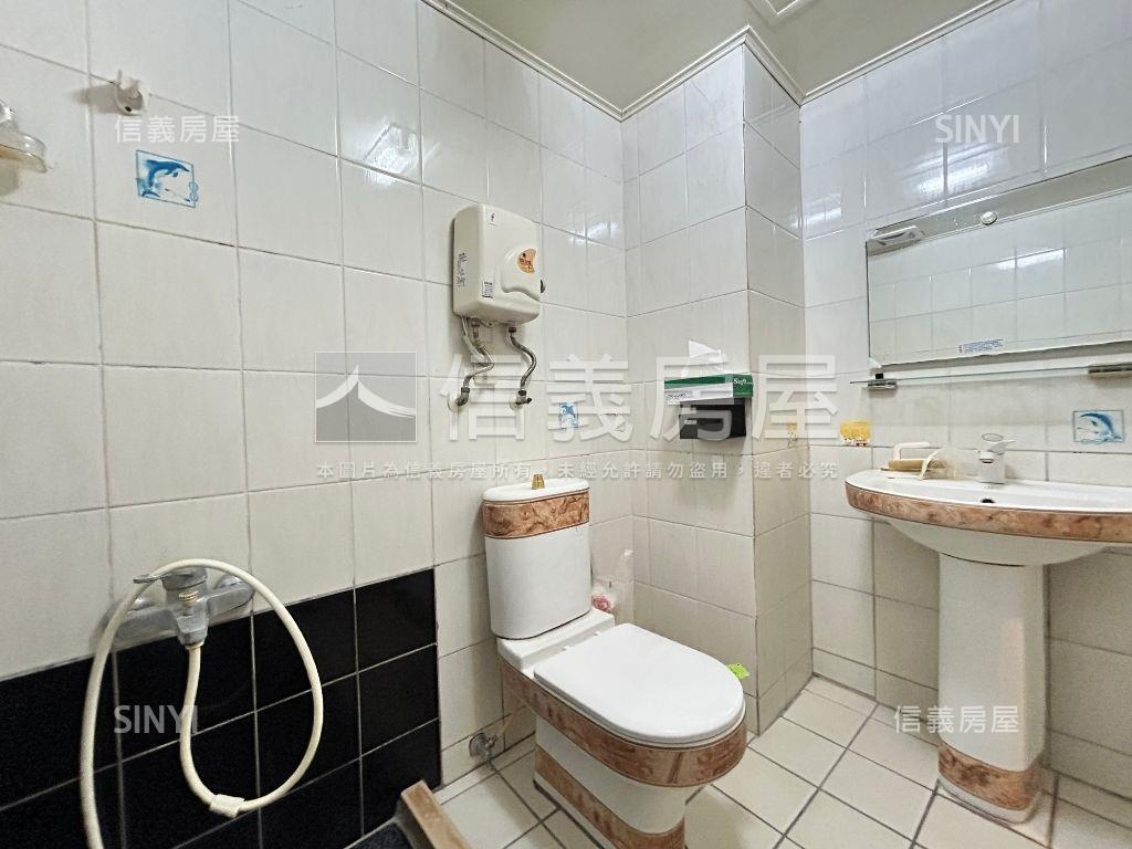 西區精誠商圈採光大套房房屋室內格局與周邊環境