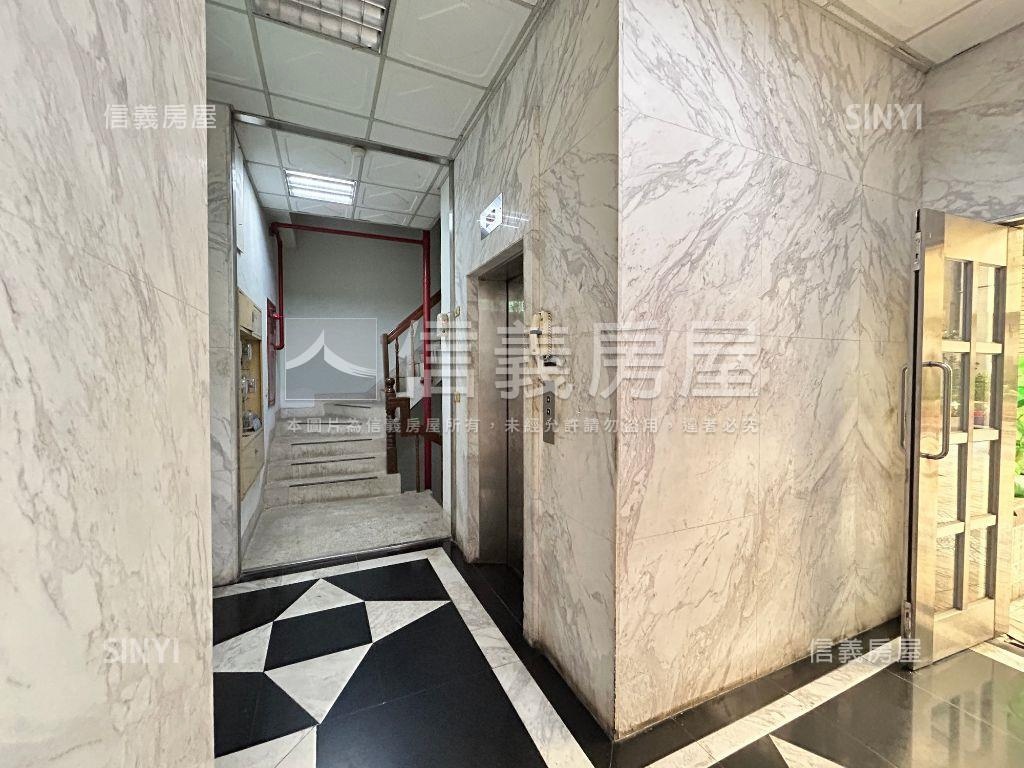 西區精誠商圈採光大套房房屋室內格局與周邊環境