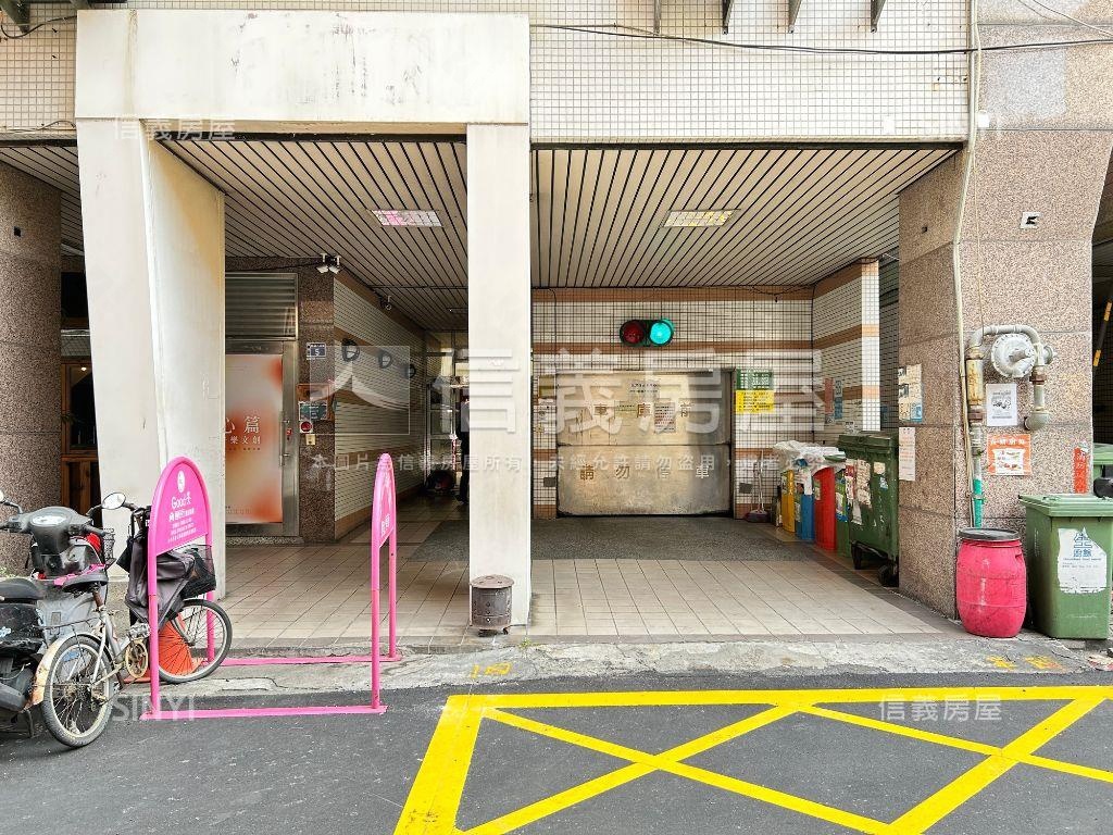 西區精誠商圈採光大套房房屋室內格局與周邊環境