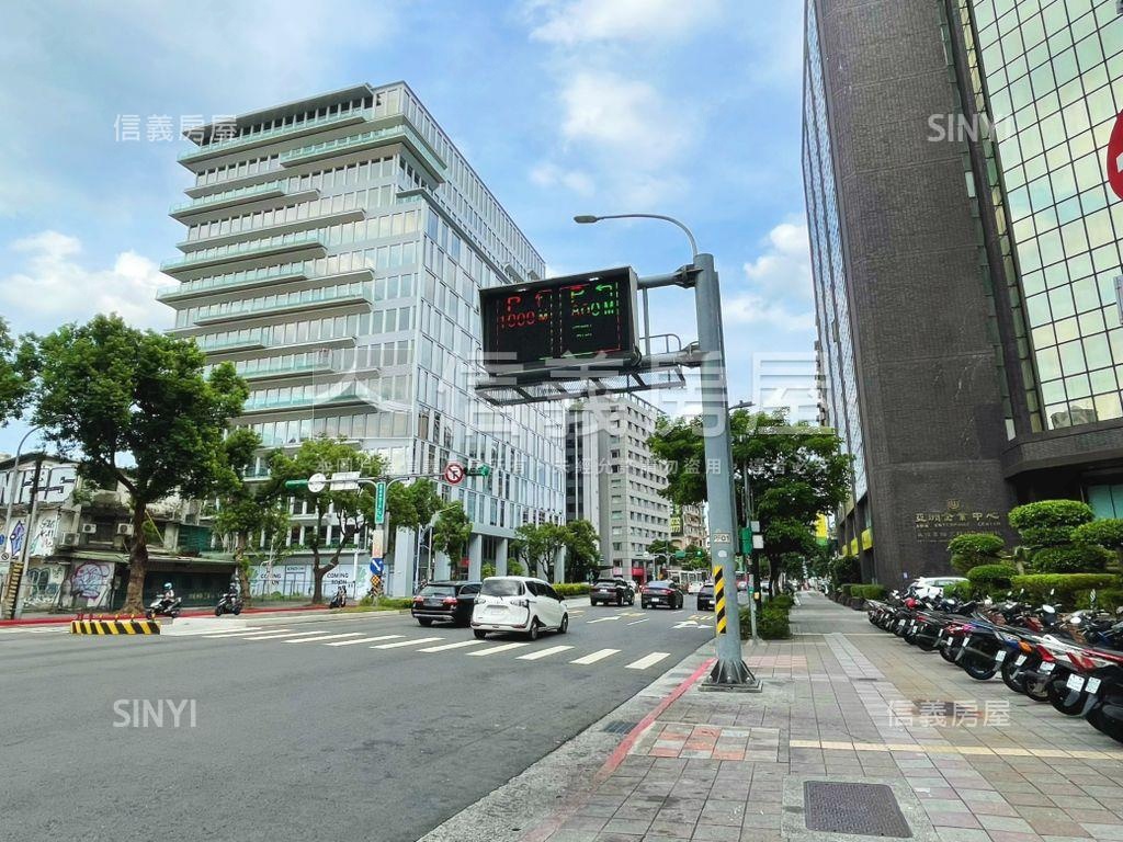 松山機場黃金店面房屋室內格局與周邊環境