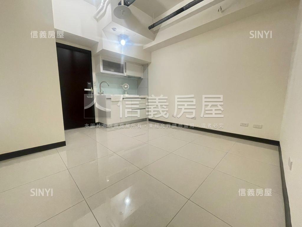 世界花園高樓小資２房房屋室內格局與周邊環境