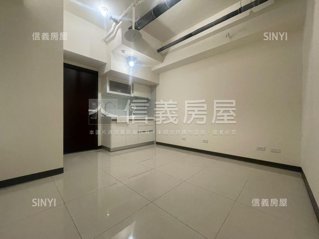 世界花園高樓小資２房房屋室內格局與周邊環境