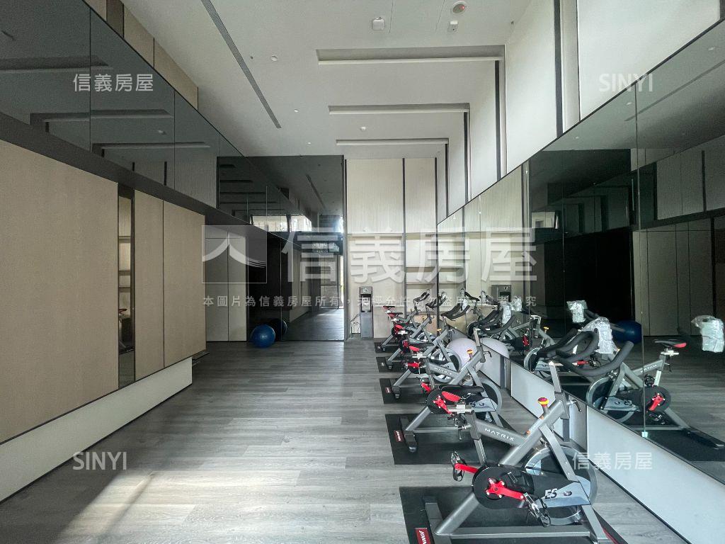 世界花園高樓小資２房房屋室內格局與周邊環境