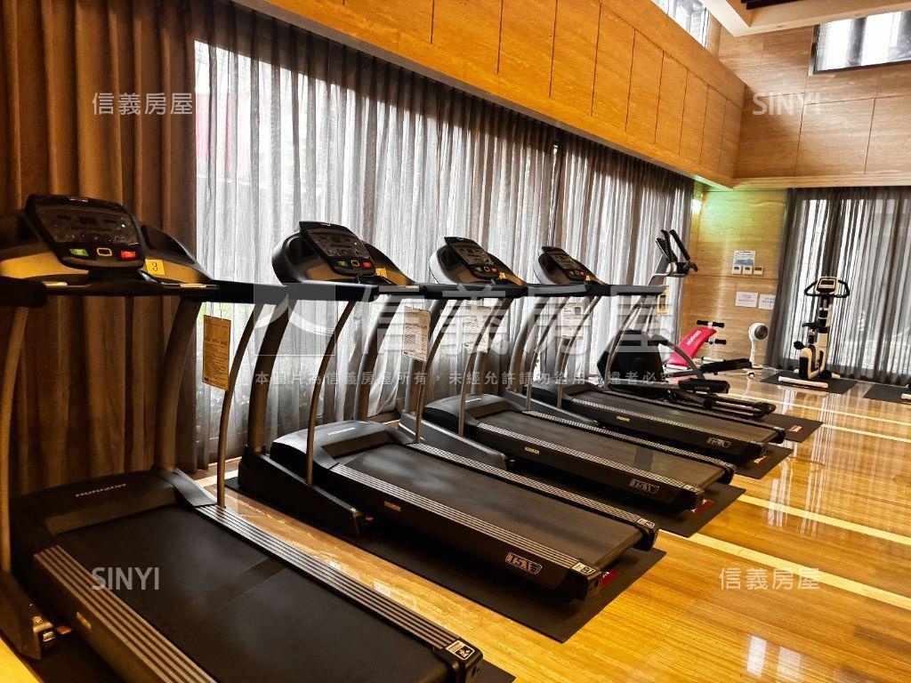 運動時代精美一樓車位房屋室內格局與周邊環境