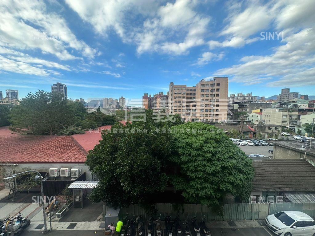 近捷運眺樹梢美寓房屋室內格局與周邊環境