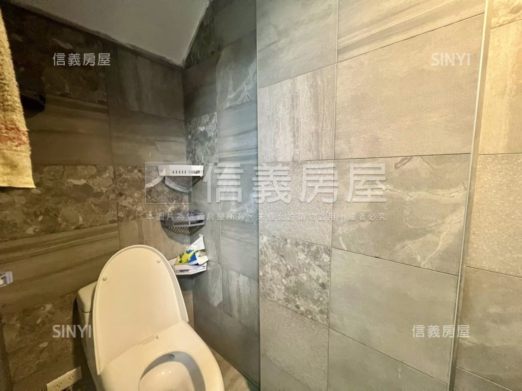 近鳳鳴火車站菁英薈２店面房屋室內格局與周邊環境
