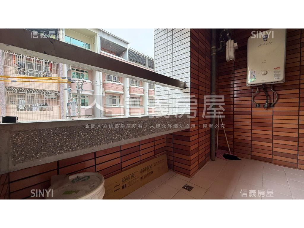 潭子重新整理三房華廈房屋室內格局與周邊環境