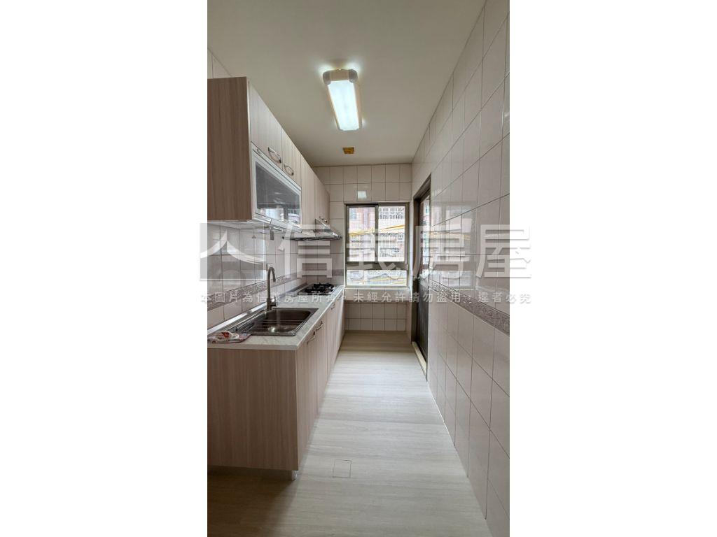 潭子重新整理三房華廈房屋室內格局與周邊環境