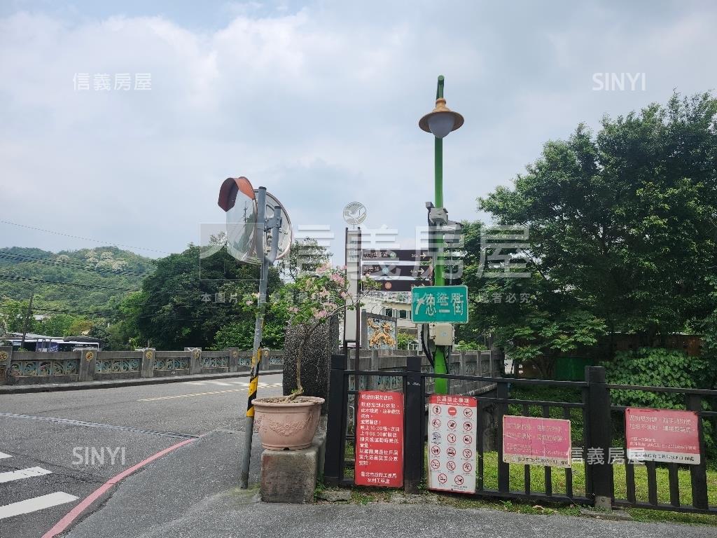 瓏山林邊間好美下疊房屋室內格局與周邊環境