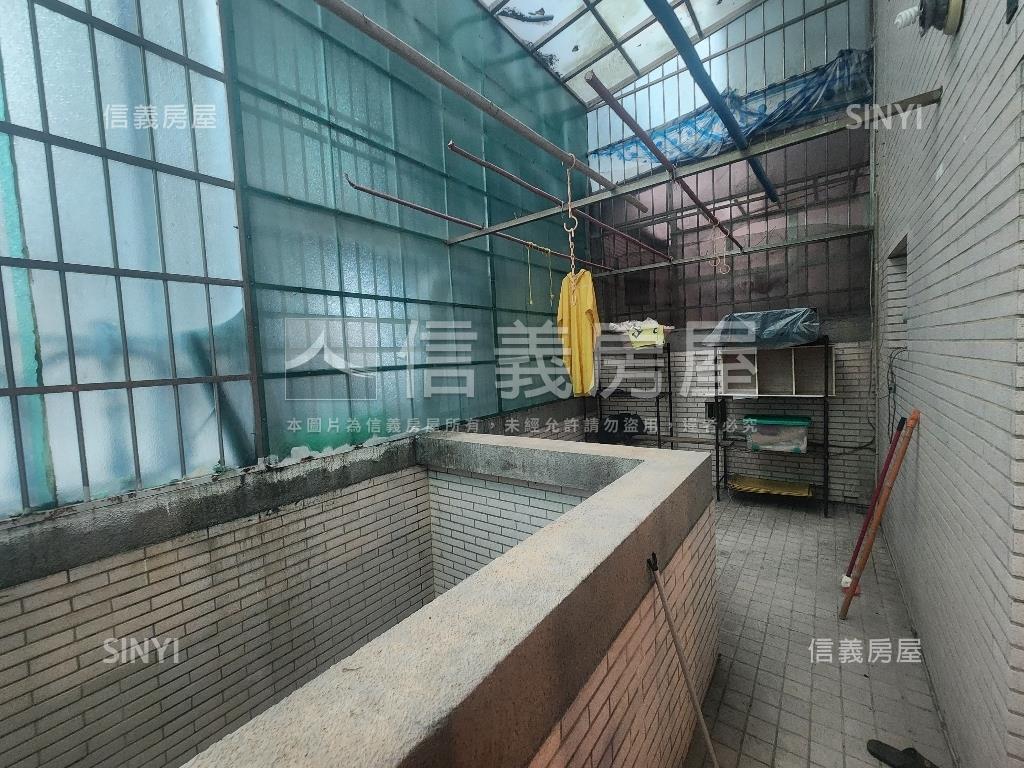 瓏山林邊間好美下疊房屋室內格局與周邊環境