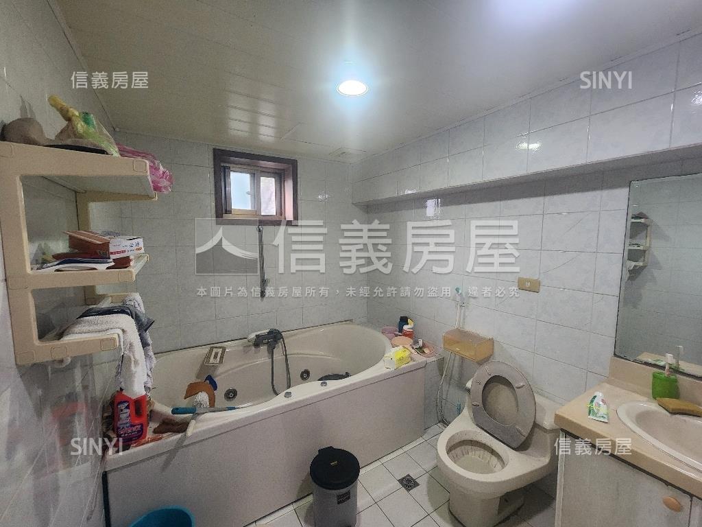 瓏山林邊間好美下疊房屋室內格局與周邊環境