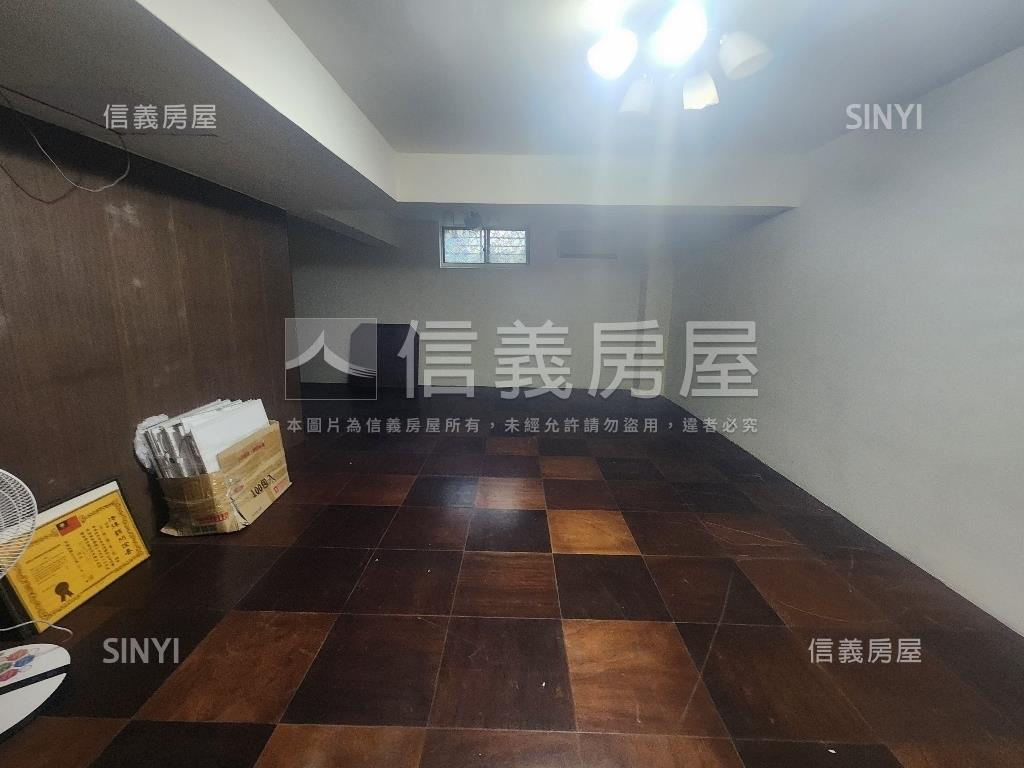 瓏山林邊間好美下疊房屋室內格局與周邊環境