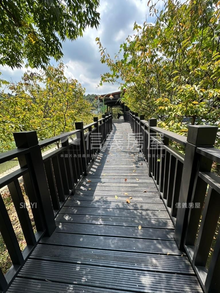 瓏山林邊間好美下疊房屋室內格局與周邊環境