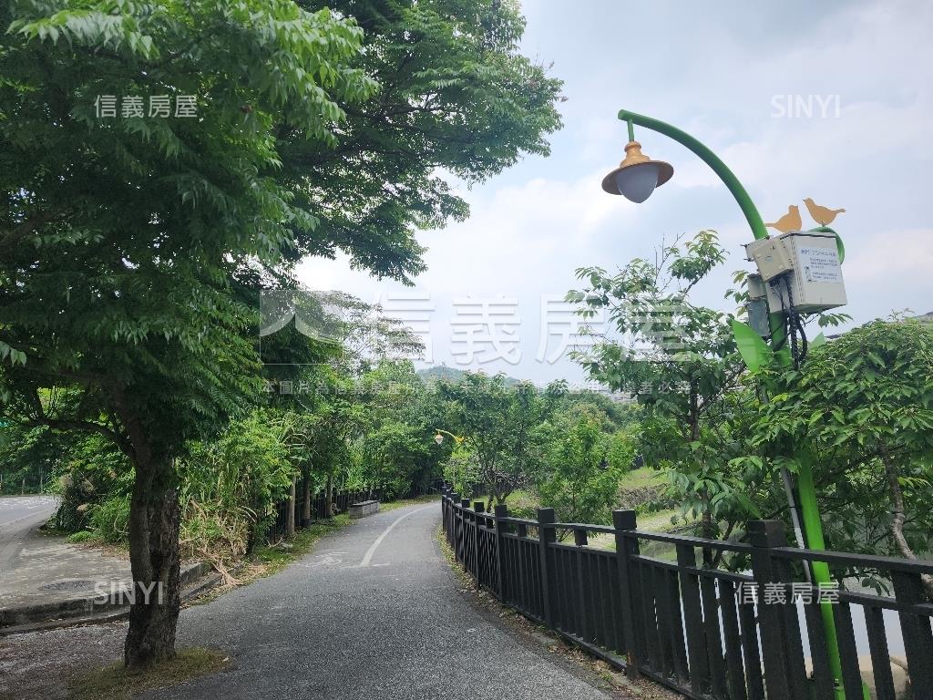 瓏山林邊間好美下疊房屋室內格局與周邊環境