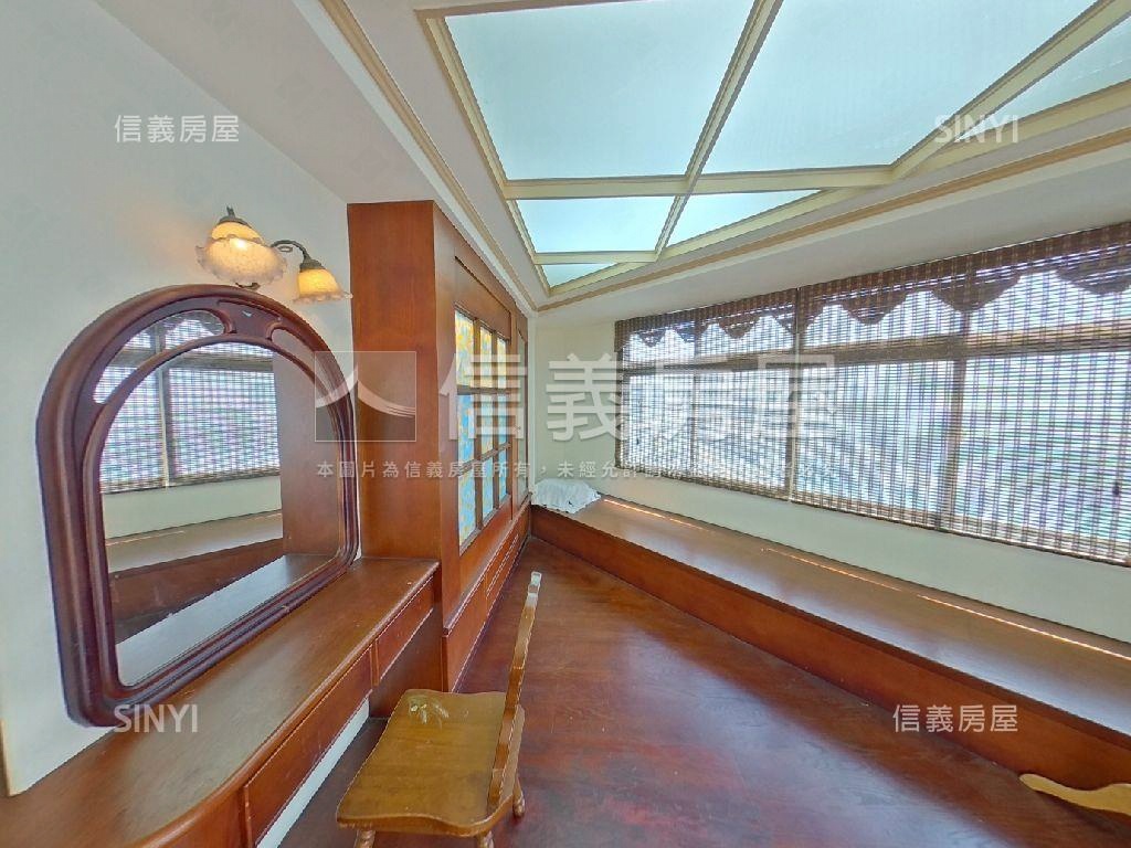信義三角窗顯眼店面房屋室內格局與周邊環境