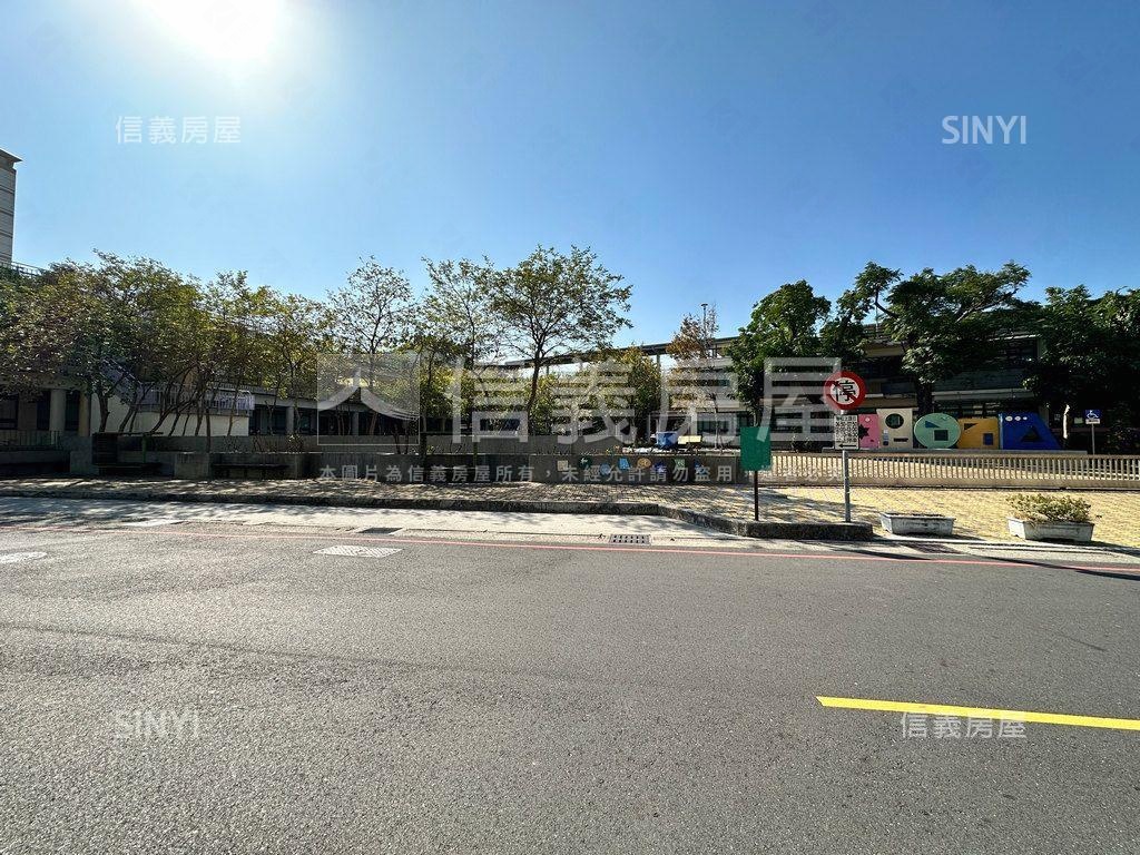 信義三角窗顯眼店面房屋室內格局與周邊環境