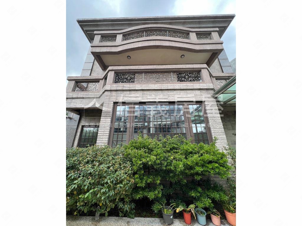 稀有自地自建獨棟美透天厝房屋室內格局與周邊環境