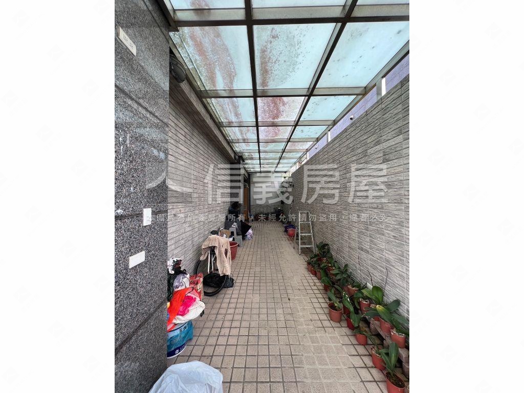 稀有自地自建獨棟美透天厝房屋室內格局與周邊環境