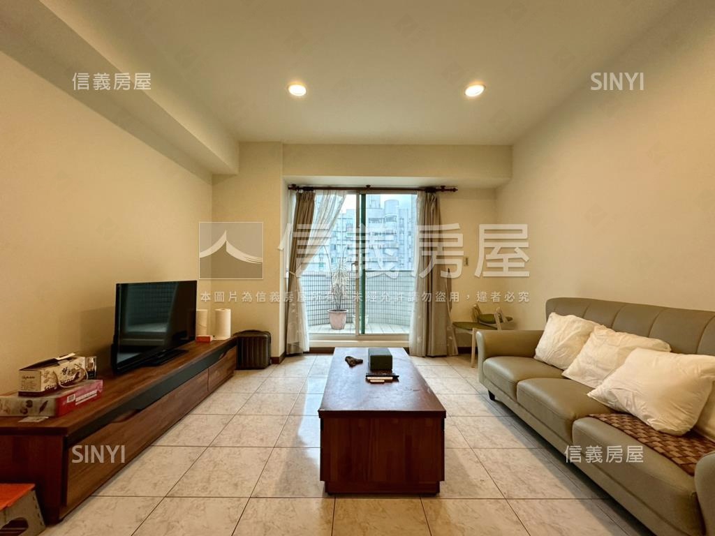 日成。尊榮豪華樓中樓房屋室內格局與周邊環境
