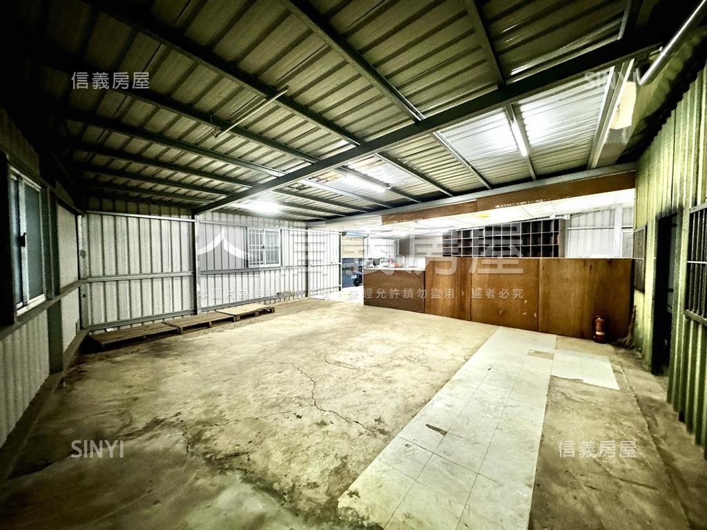 成德段馬路旁方正土地房屋室內格局與周邊環境