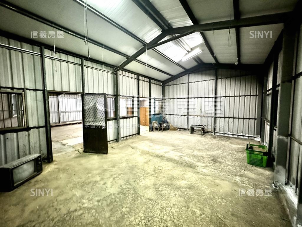 成德段馬路旁方正土地房屋室內格局與周邊環境