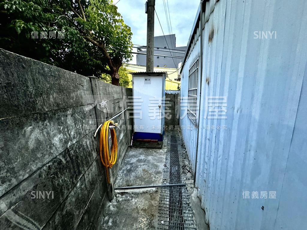 成德段馬路旁方正土地房屋室內格局與周邊環境