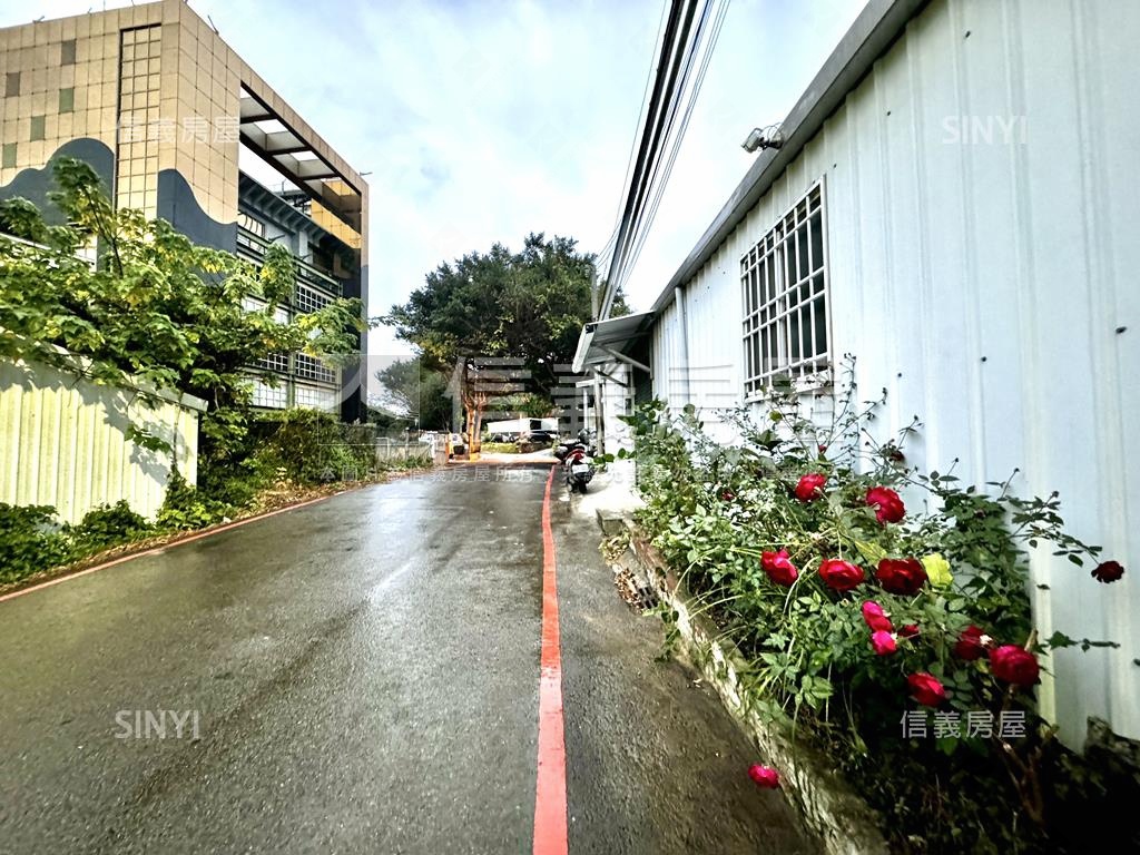 成德段馬路旁方正土地房屋室內格局與周邊環境