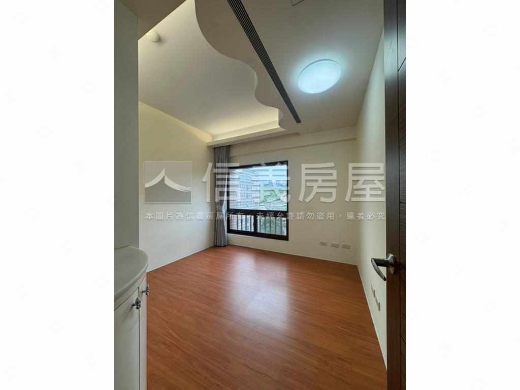 瓏山林藝術館明亮美屋房屋室內格局與周邊環境
