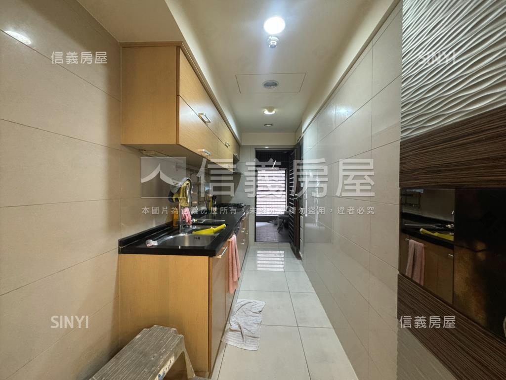 瓏山林藝術館明亮美屋房屋室內格局與周邊環境