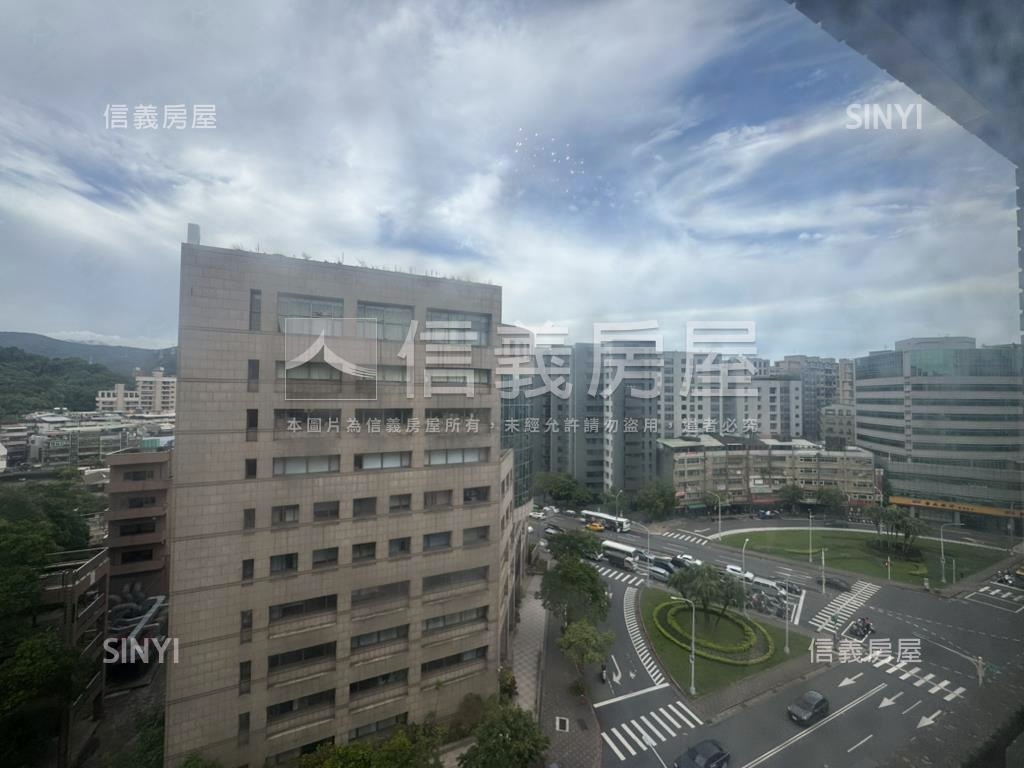 瓏山林藝術館明亮美屋房屋室內格局與周邊環境