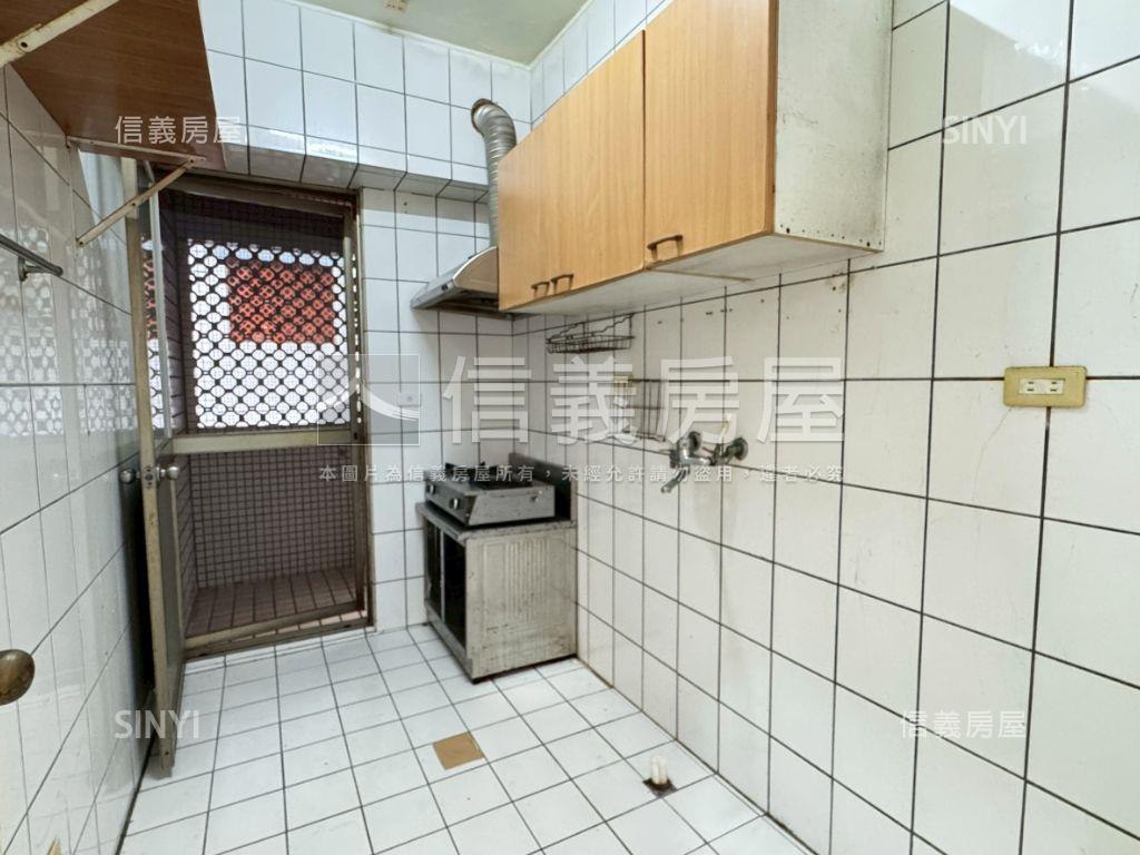 復國商圈方正格局高樓三房房屋室內格局與周邊環境