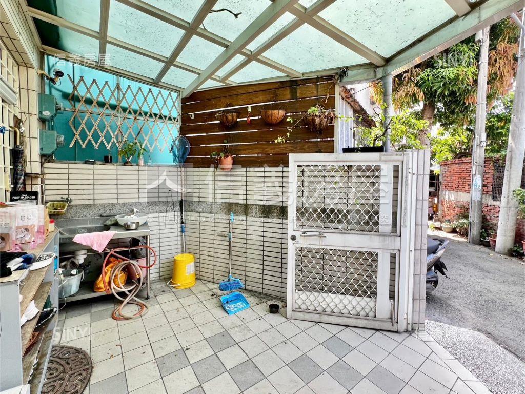 西區近美術館透天誠意出售房屋室內格局與周邊環境